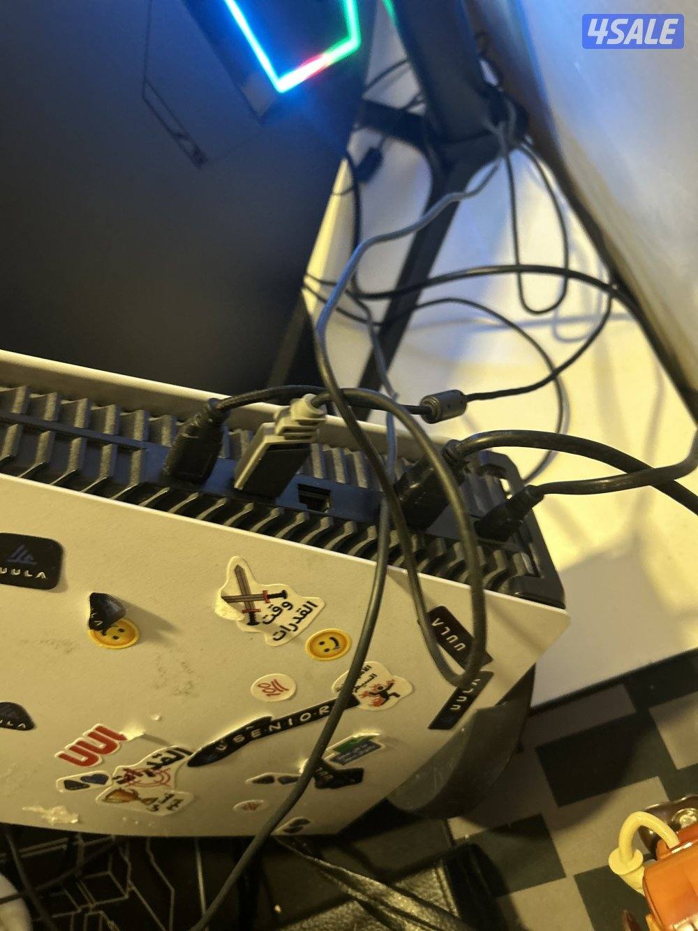 سوني ٥ مع كل اغراضها و الكنترولر و امورها طيبه السوني و مستخدمه شوي3