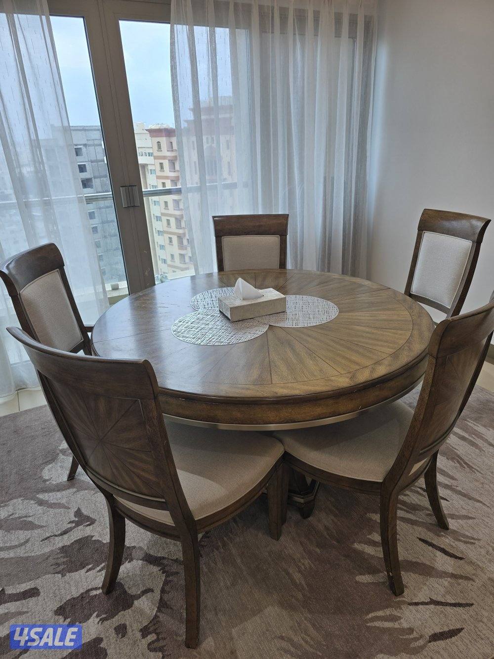 طاولة طعام من اشلي0