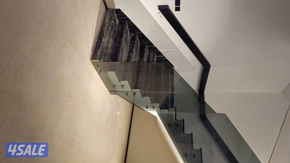 تركيب جميع اعمال الزجاج  شاور بوكس _دربزين _واجهات زجاج_ مرايا_ قواطع5