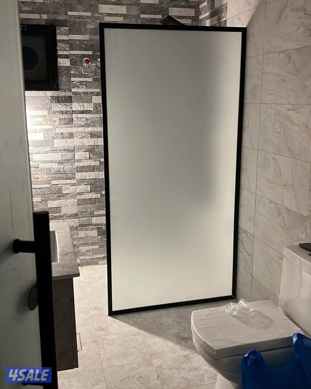 تركيب جميع اعمال الزجاج  شاور بوكس _دربزين _واجهات زجاج_ مرايا_ قواطع6