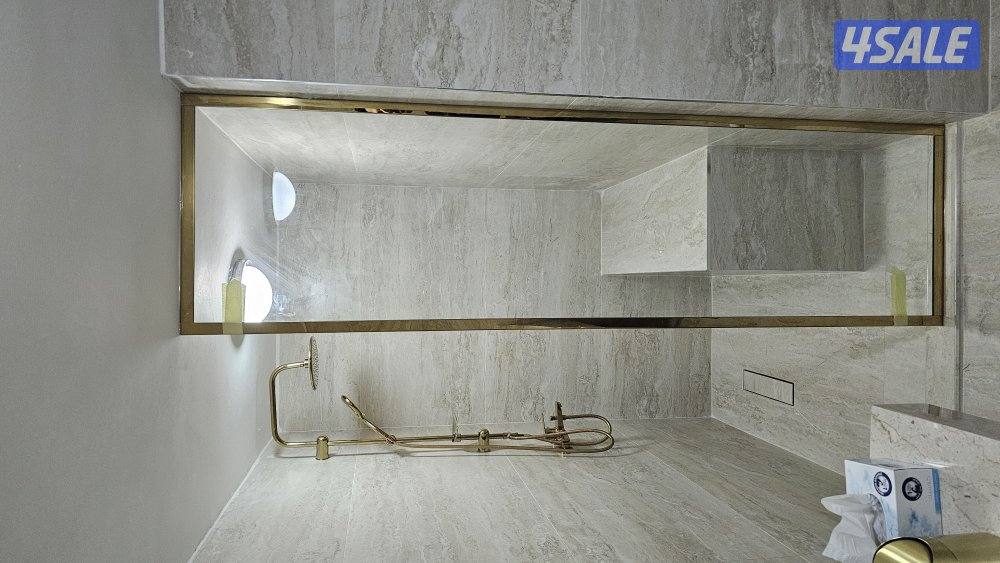 تركيب جميع اعمال الزجاج  شاور بوكس _دربزين _واجهات زجاج_ مرايا_ قواطع9