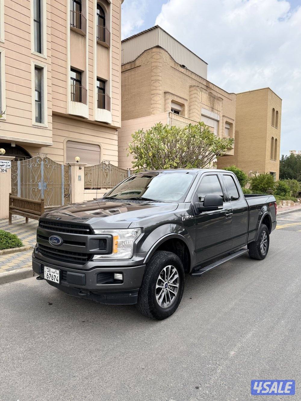 للبيع وانيت F150 شرط الفحص بل كامل0