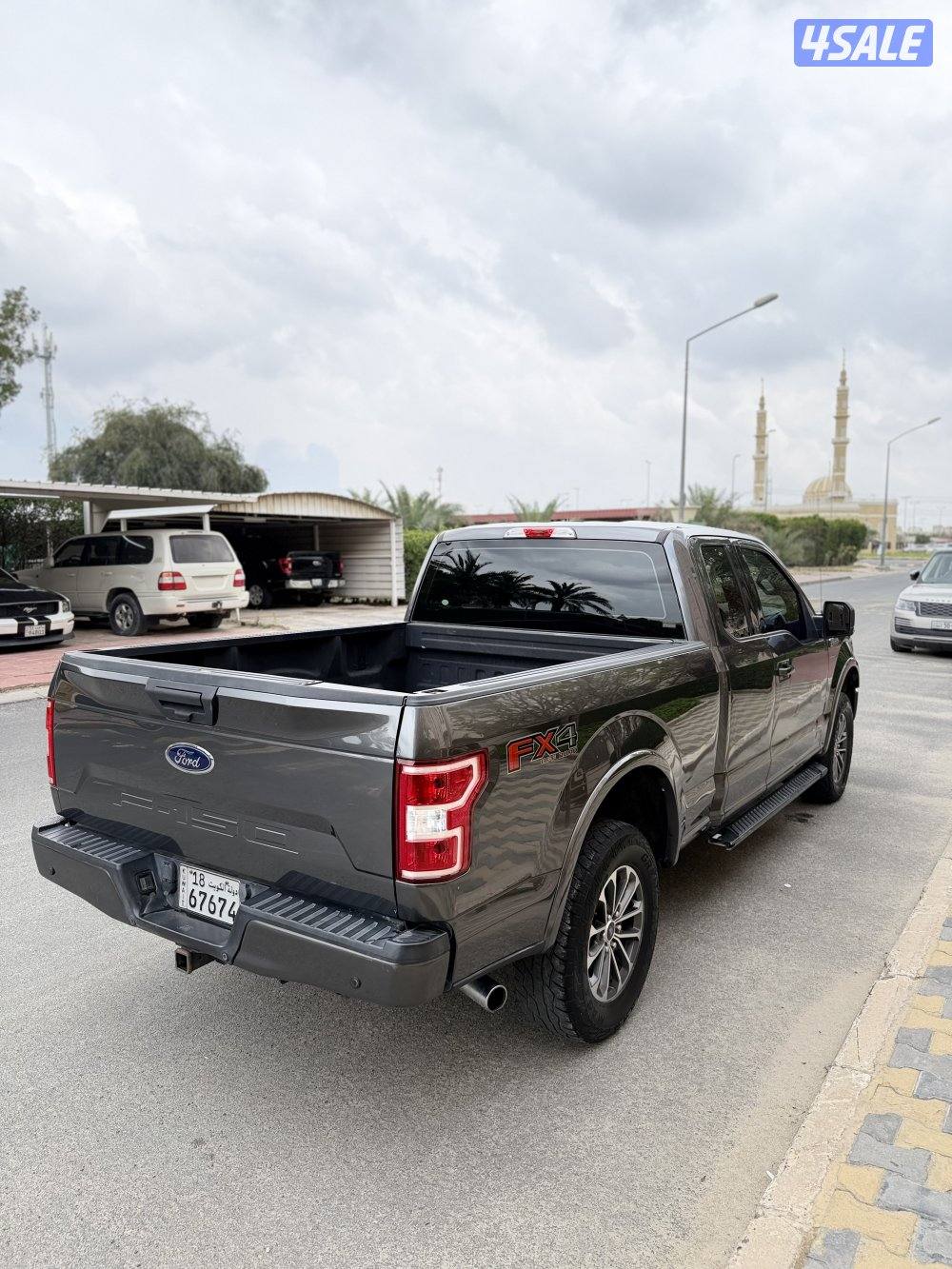 للبيع وانيت F150 شرط الفحص بل كامل2