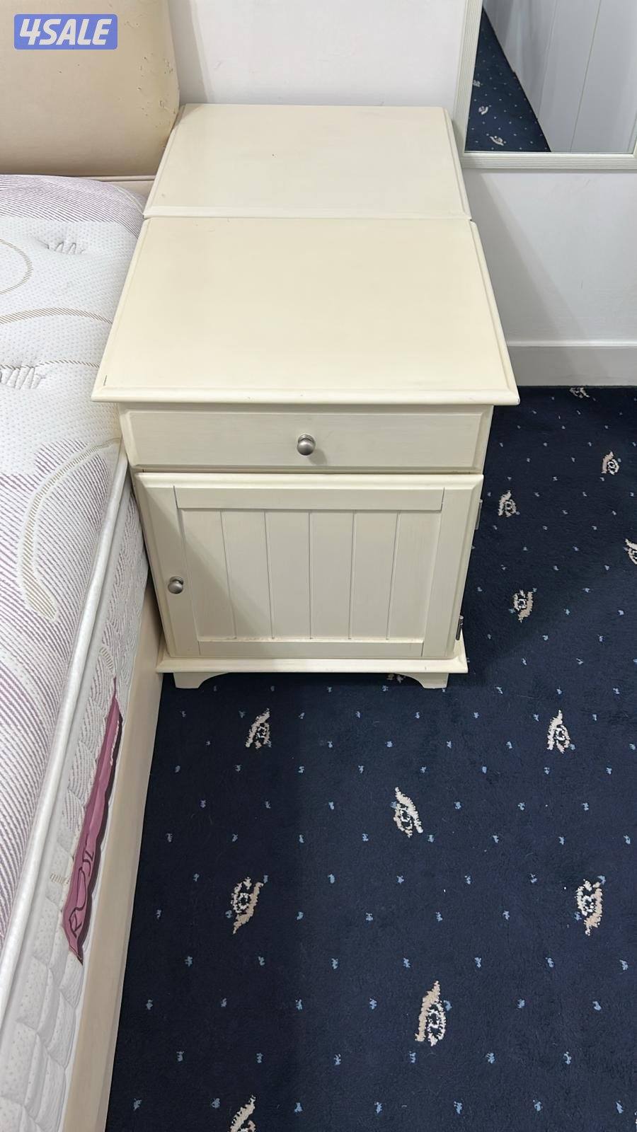 Multiple furniture pieces in food condition1