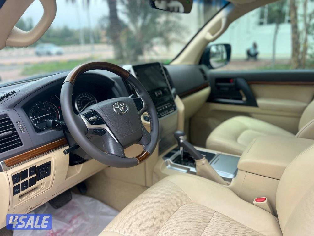 لاندكروز موديل ٢٠١٦ الساير ماشي ١٠٤ سرفيس منتظم صبغ وكاله عدا قطعه9