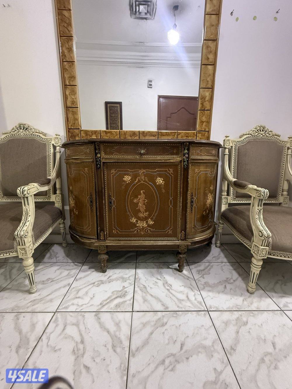 طاولة مدخل بيت إيطالية برسومات طراز أثري، من القرن العشرين. لاعلى سعر0