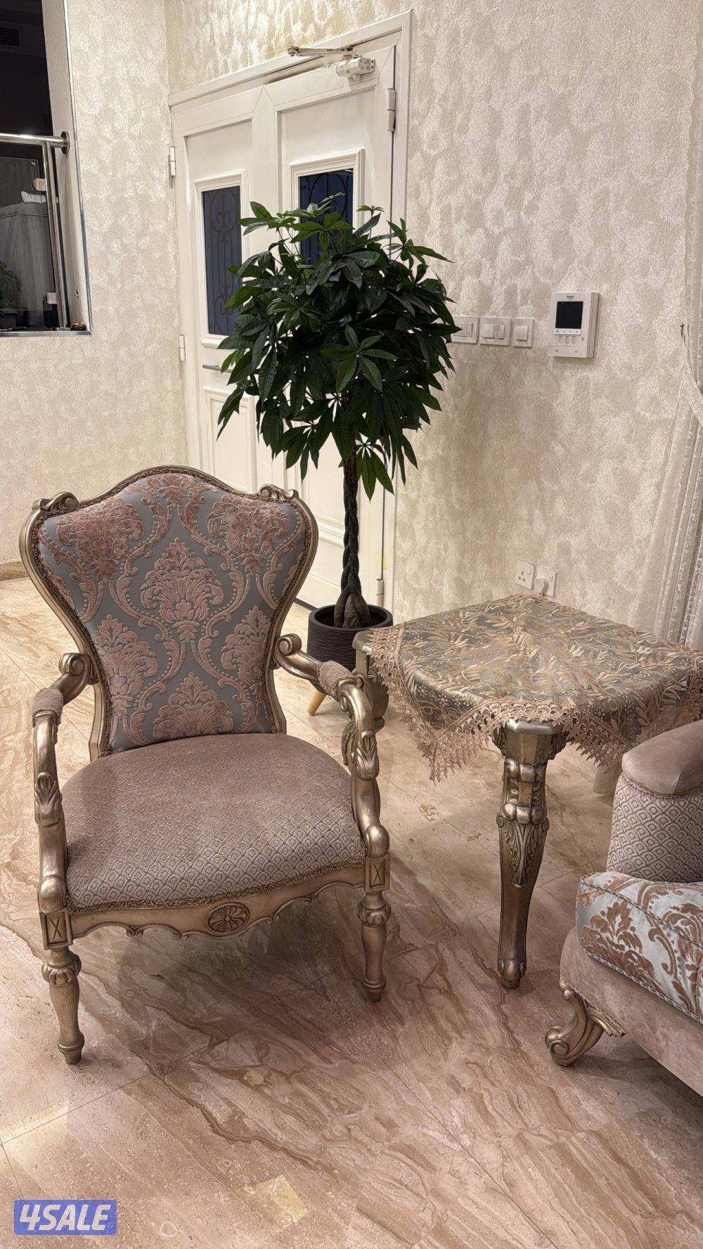 قعدة كلاسيك لون بيج في تيفاني3