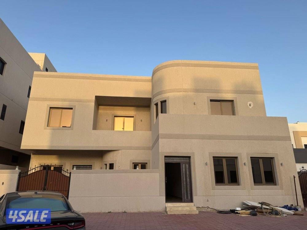 للبيع قسيمة بالوفرة قطعة 7 شارع واحد دورين دوبلكس0