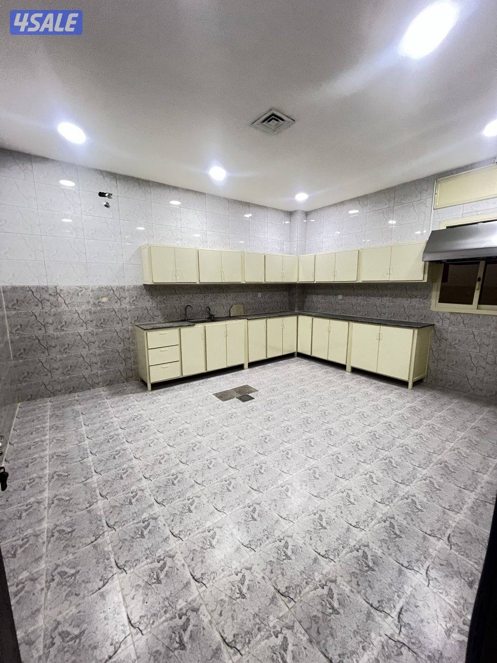 دور ارضي شمال غرب الصليبخات // دور ارضي جابر الاحمد // دور اول. شقق0