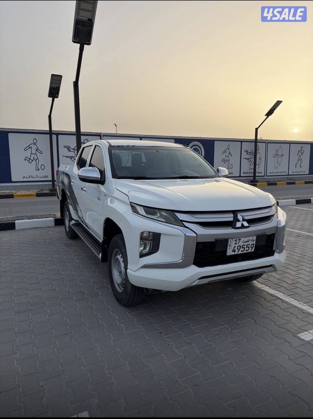 وانيت مستوبيشي  2020 ماش 90 الف بحاله الوكاله دبل جام كهرباء شرط الفحص2