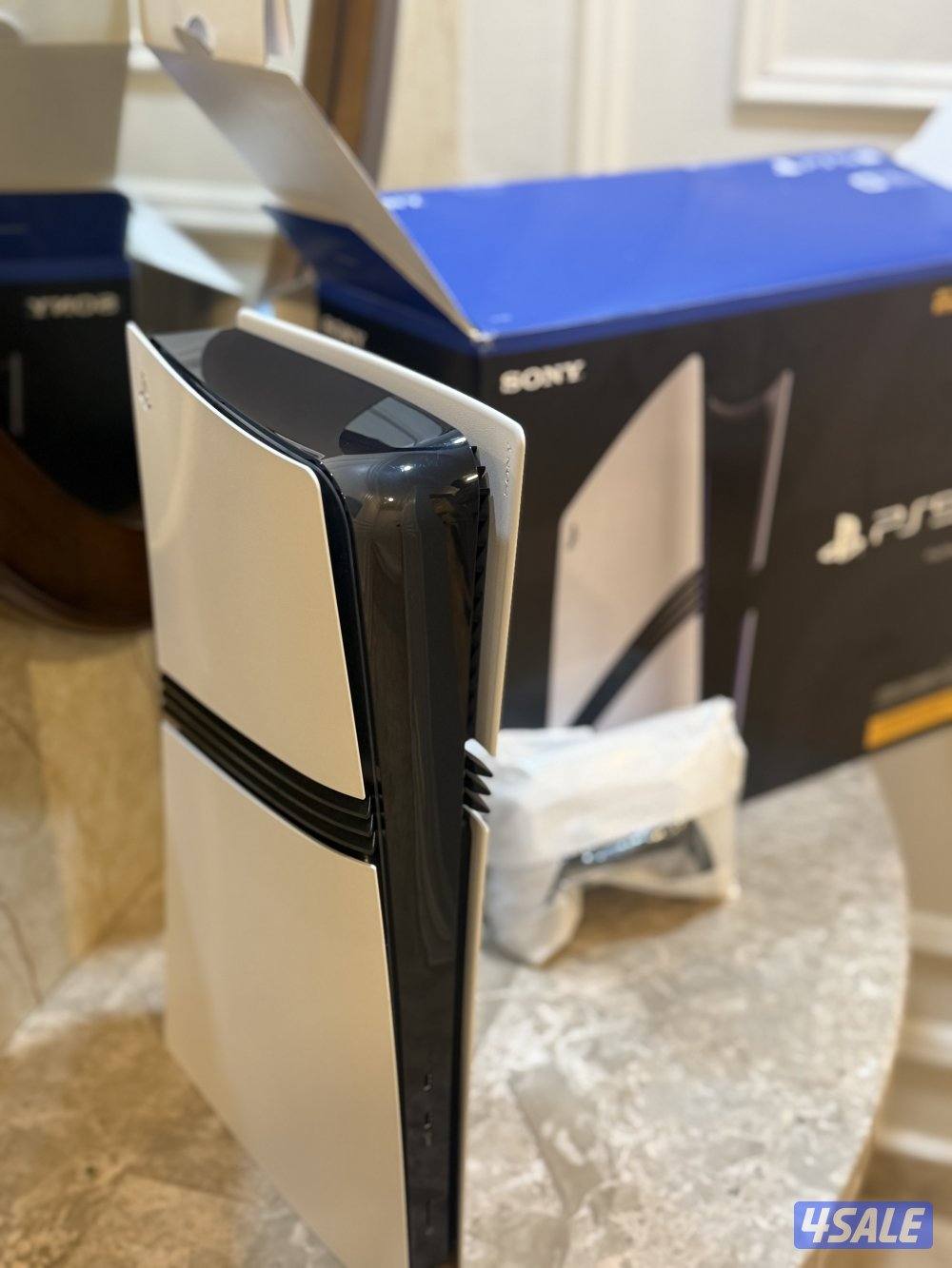 للبيع بلاستيشن فايف برو جهاز شبه يديده مع كرتون يده ويرات0