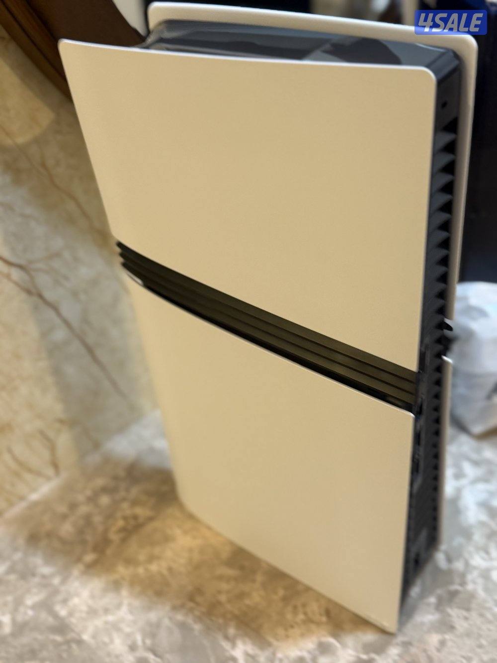 للبيع بلاستيشن فايف برو جهاز شبه يديده مع كرتون يده ويرات4