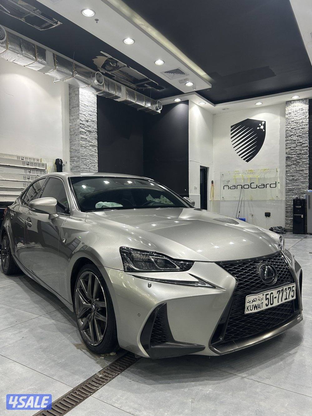 للبيع لكزس FSPORT بحالة وكالة0