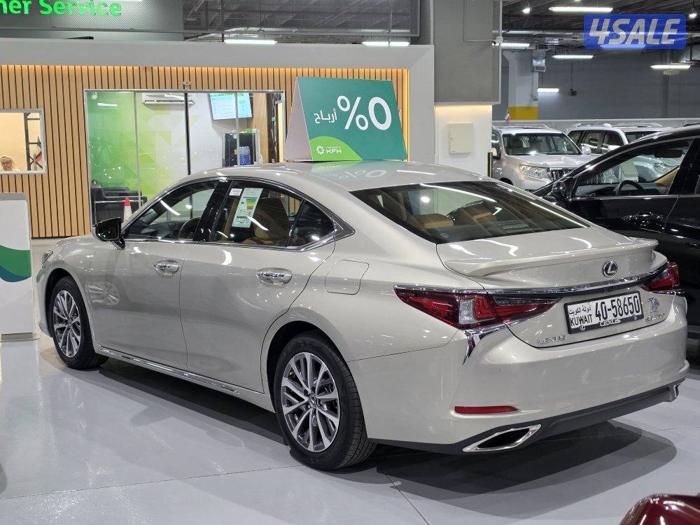 Lexus  ES3501