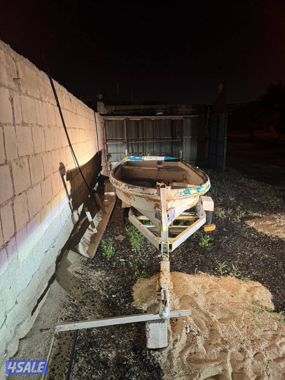 قرف ياماها 12 قدم معا مكينه ياماها 8حصان ملاحظه القرف معا العربانه0