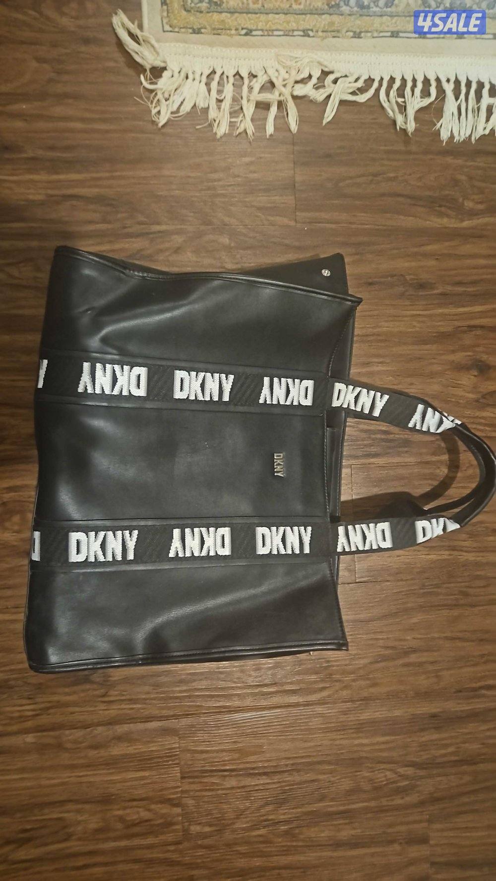 عمريه /جنطه مستعمل خفيف    DKNY0