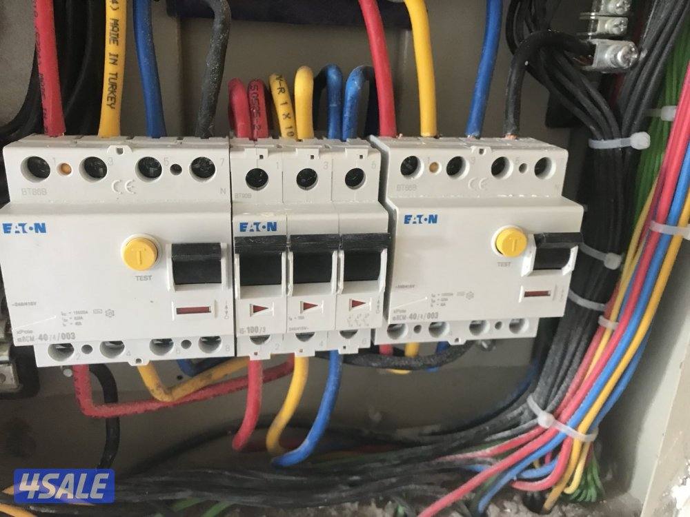 مقاول كهرباء تمديد البيوت وتركيب ابلاكات  تصليح جميع الاعطال2