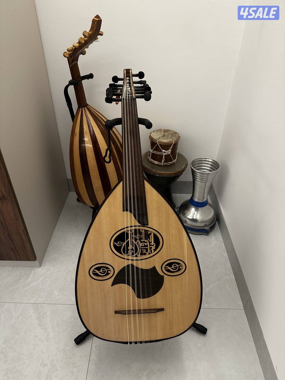 للبيع عود مع الستاند0