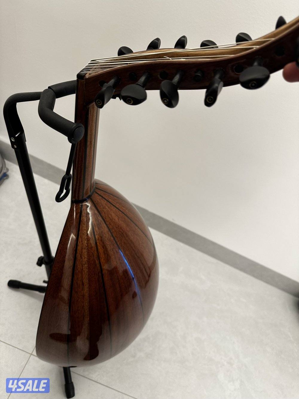 للبيع عود مع الستاند2