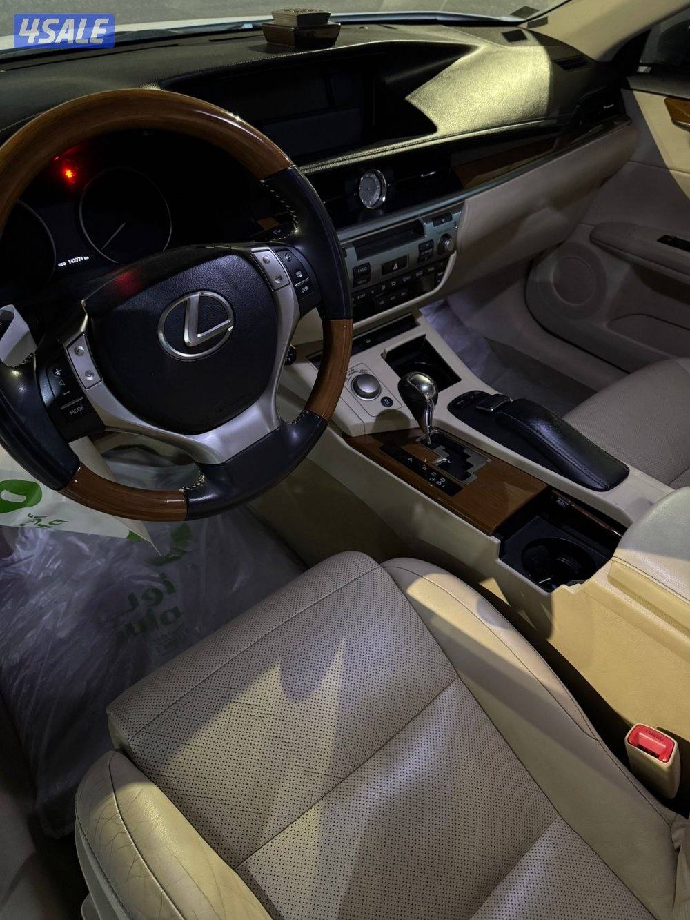 للبيع لكزس es2504