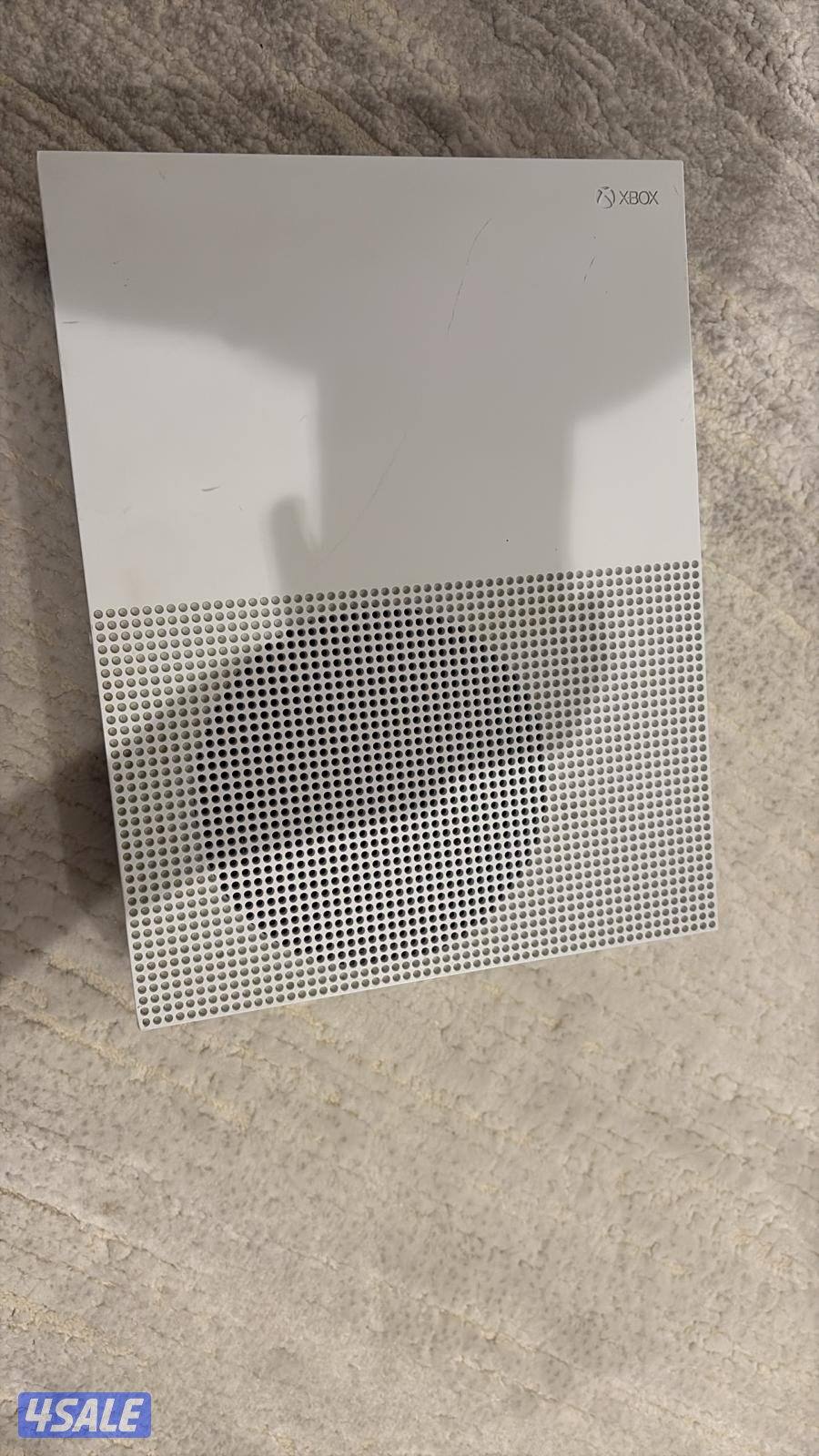 اكس بوكس وان إس بحالة الجديد  وكلمني خاص وما نختلف على السعر0