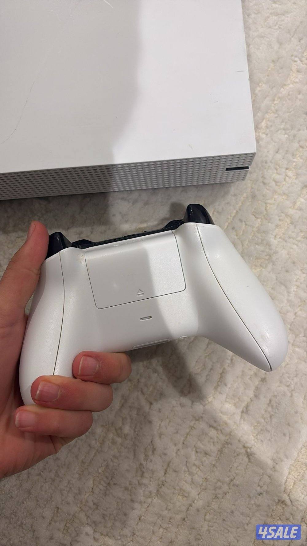 اكس بوكس وان إس بحالة الجديد  وكلمني خاص وما نختلف على السعر1