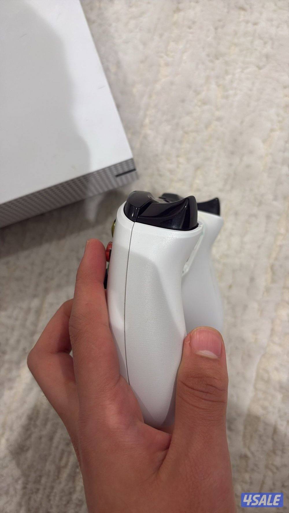 اكس بوكس وان إس بحالة الجديد  وكلمني خاص وما نختلف على السعر3