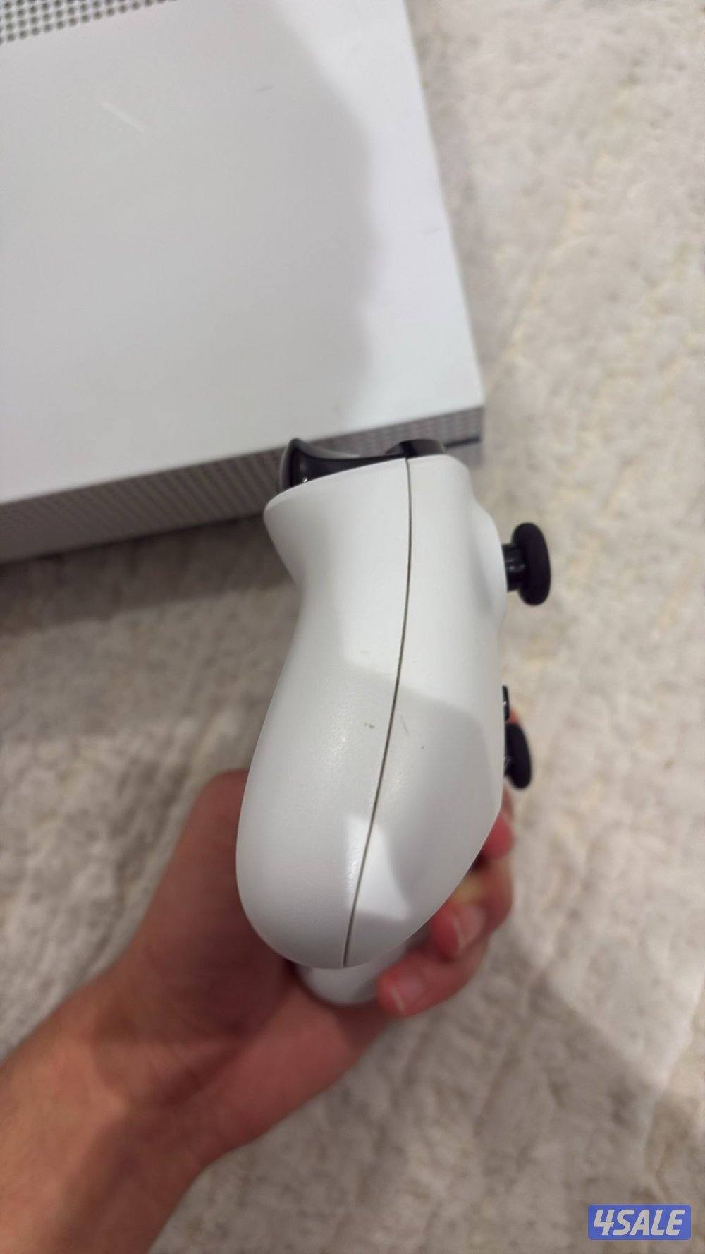 اكس بوكس وان إس بحالة الجديد  وكلمني خاص وما نختلف على السعر4