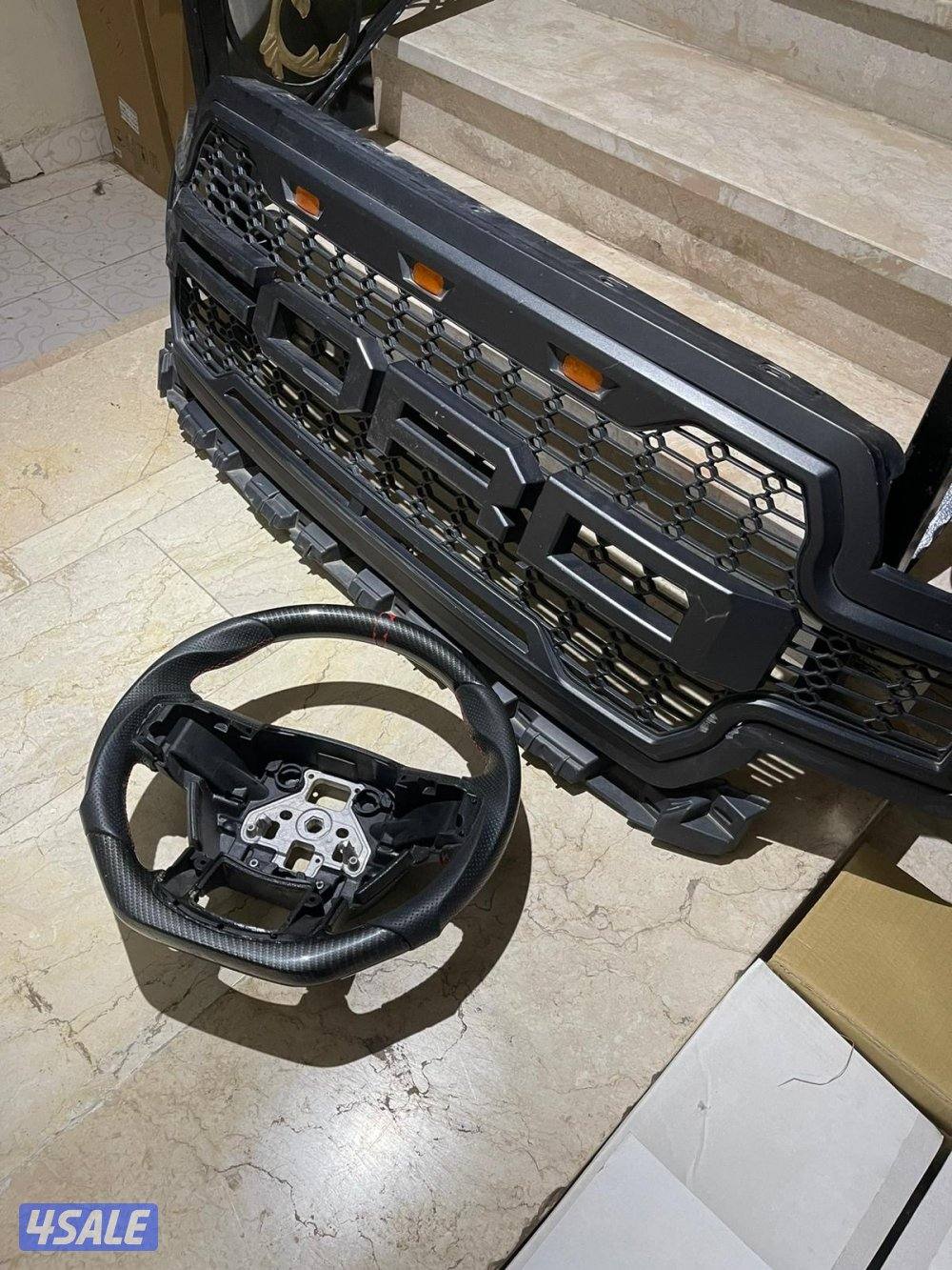 للبيع اغراض وانيت فورد F150 من موديل 2015 لغاية 20200