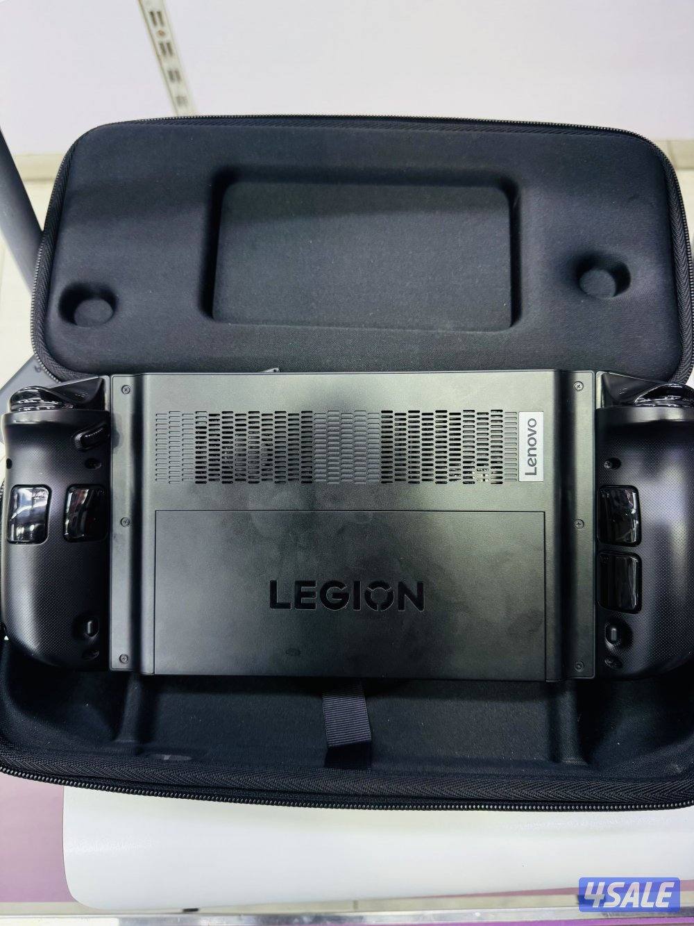 Lenovo legion go 2tb comes with carry bag charger0