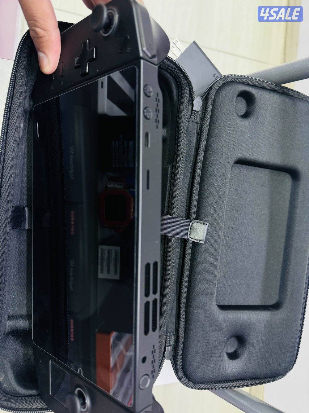 Lenovo legion go 2tb comes with carry bag charger1