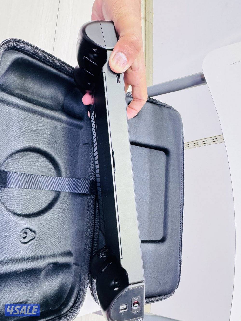 Lenovo legion go 2tb comes with carry bag charger3