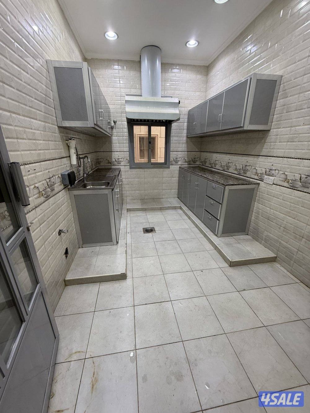 لايجار دور كامل بجابر الاحمد قطعه 5 مدخل ومخرج سهل3