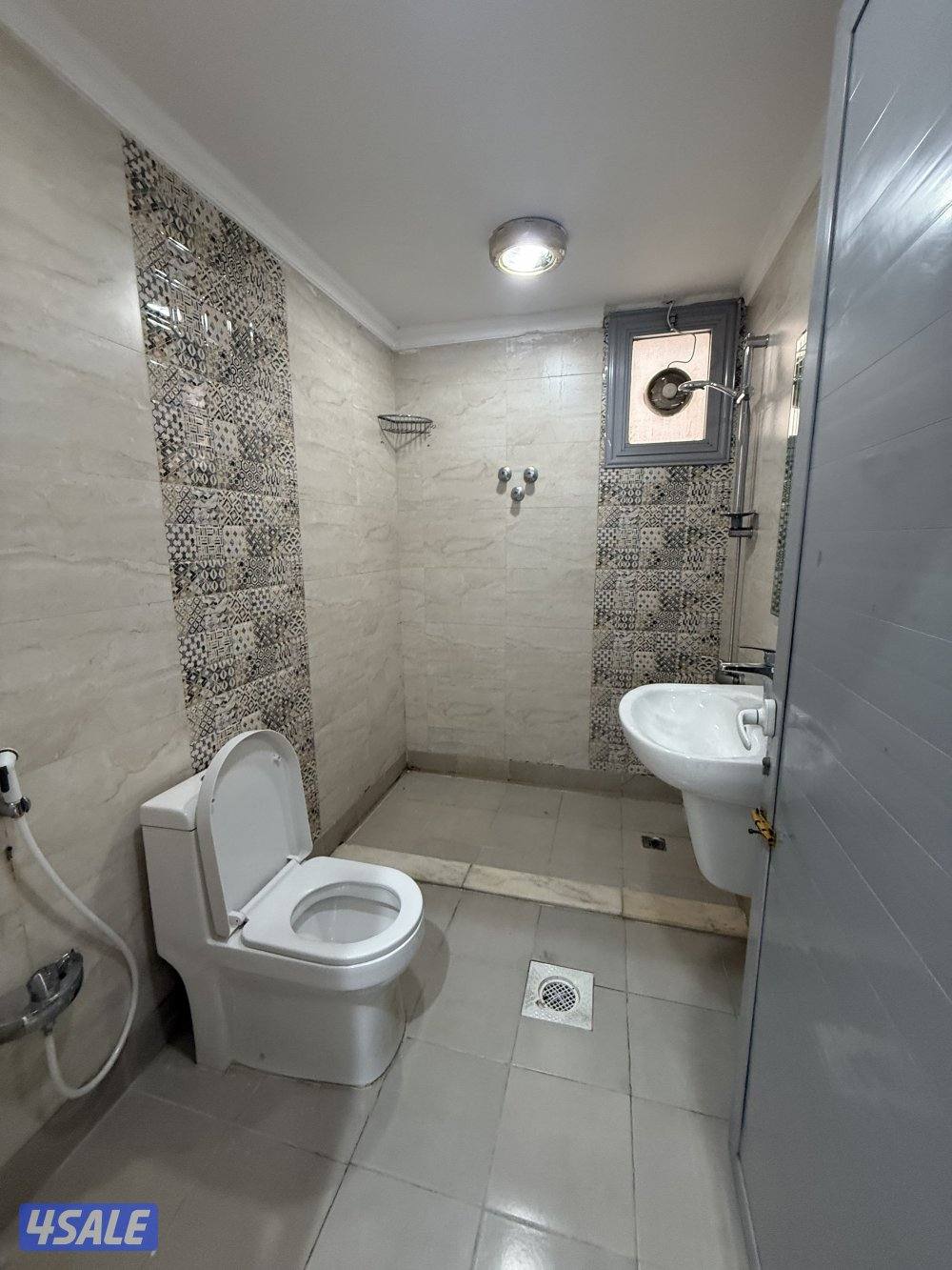 لايجار دور كامل بجابر الاحمد قطعه 5 مدخل ومخرج سهل4