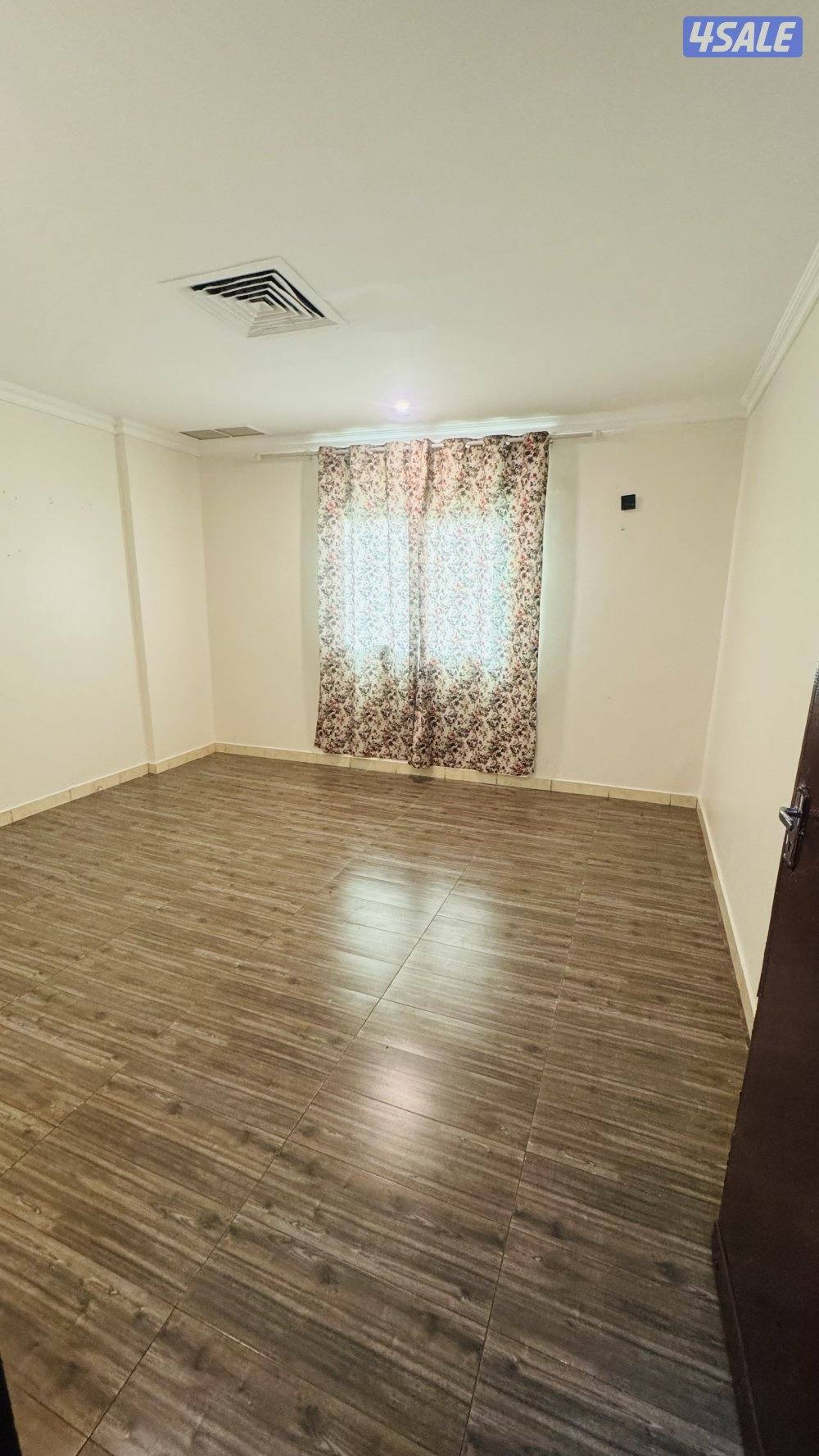 شقه للايجار بحولي غرفة وصالة وحمام ومطبخ5