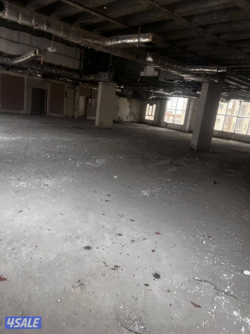 للإيجار دور تجاري شارع بغداد الرئيسي مساحة ٥٠٠ متر2