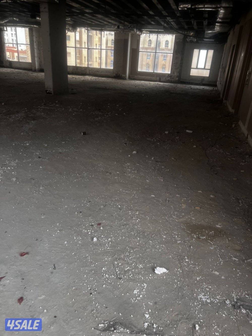 للإيجار دور تجاري شارع بغداد الرئيسي مساحة ٥٠٠ متر4