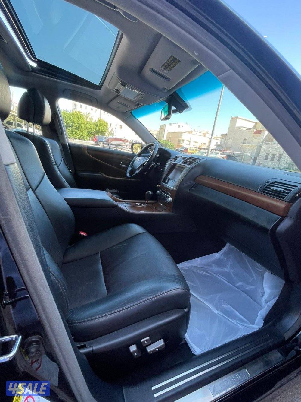 للبيع لكزس LS460ال9