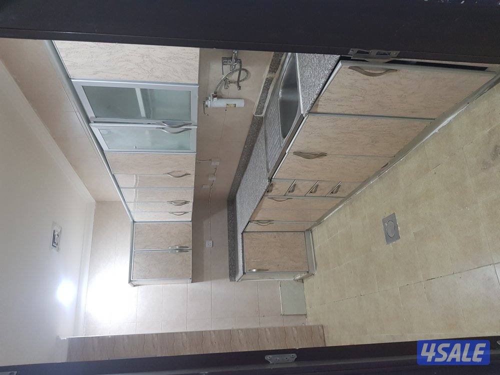 شقه للايجار في منطقه العارضيه قطعه ٧ من المالك مباشر ٣ غرف ٢ حمام مطبخ4