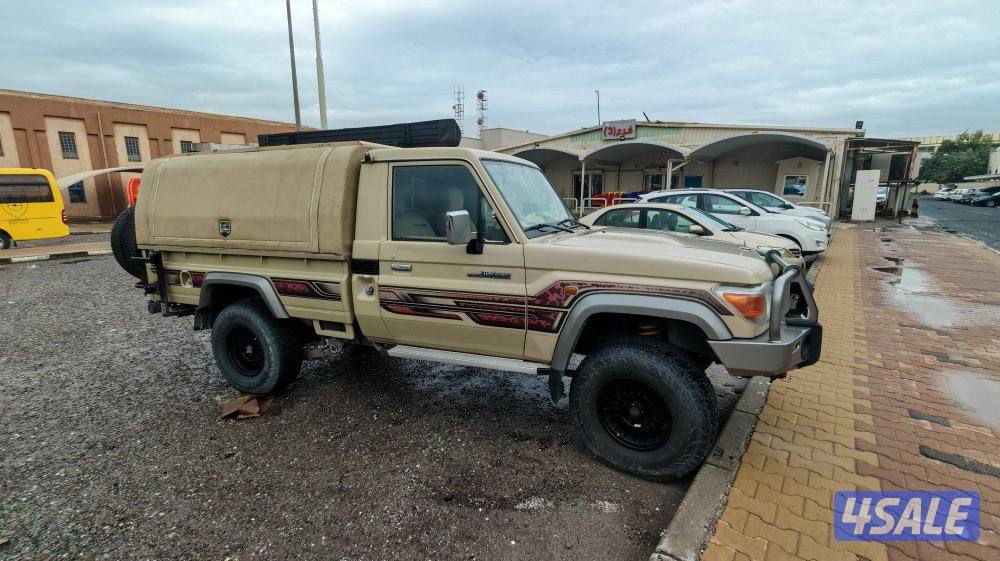 تويوتا لاندكروزر شاص موديل 2016 مجهز للرحلات2