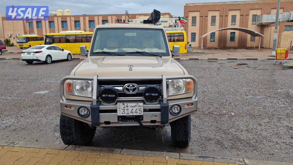 تويوتا لاندكروزر شاص موديل 2016 مجهز للرحلات1