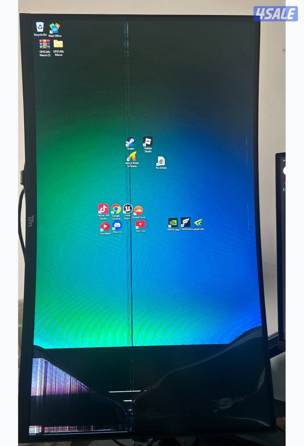 شاشه قيمنق لدسكورد انكسرت بس زينه من فوق1