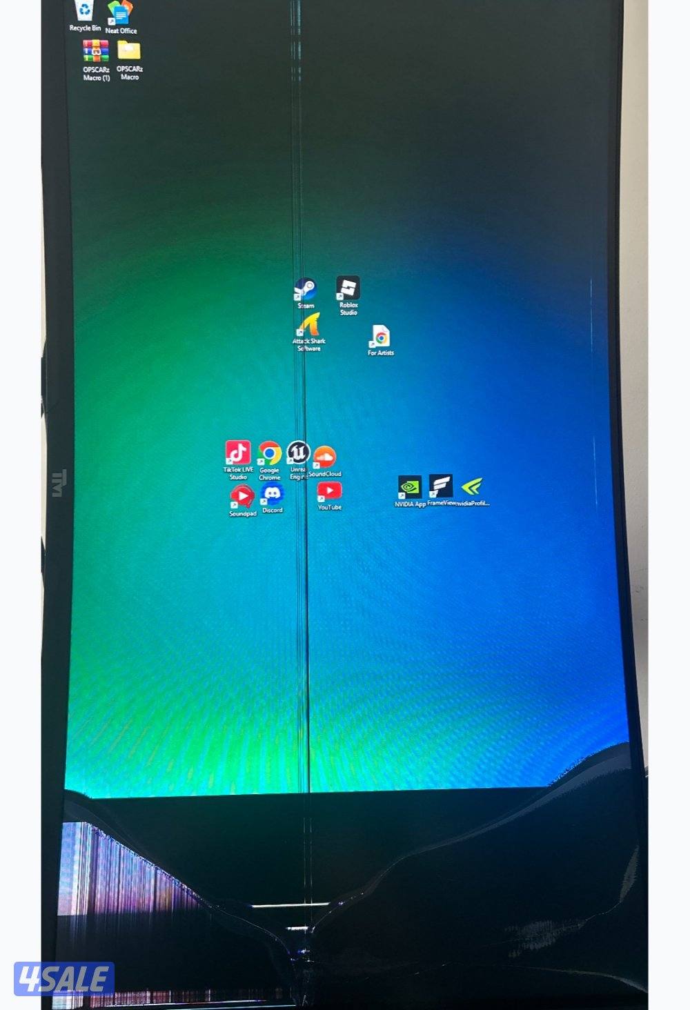 شاشه قيمنق لدسكورد انكسرت بس زينه من فوق2