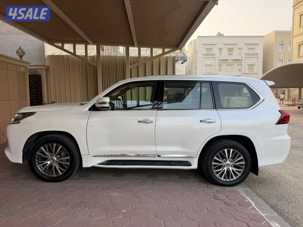 لكزس LX570 الساير 2020 درجه ثانيه بحاله الوكاله عداد 57 الف2
