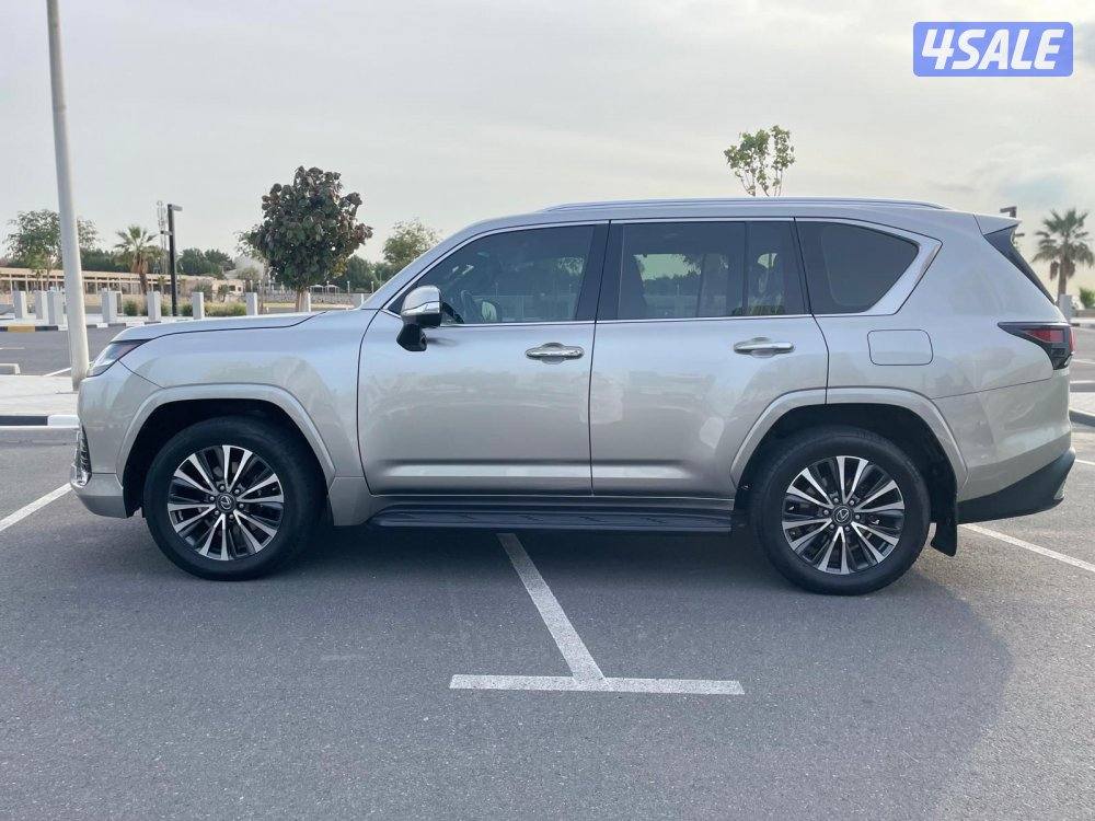 لكزس LX600 الساير موديل 2022 بحاله الوكاله عداد 92 الف3