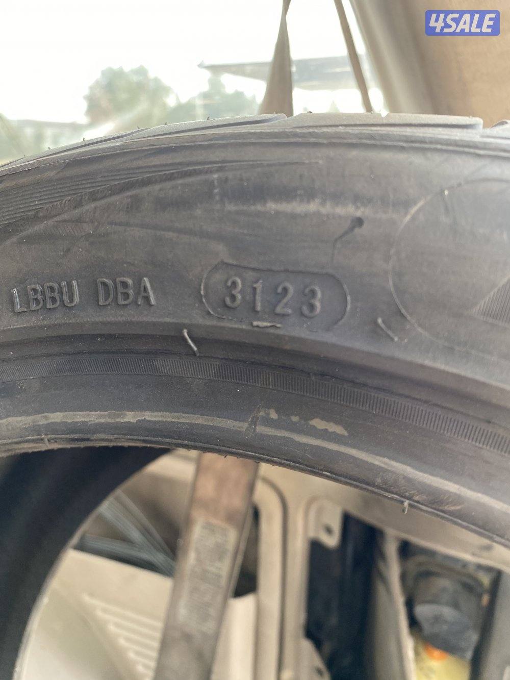 لبيع تواير جديدة عدد 3مقاس 18/40/2451