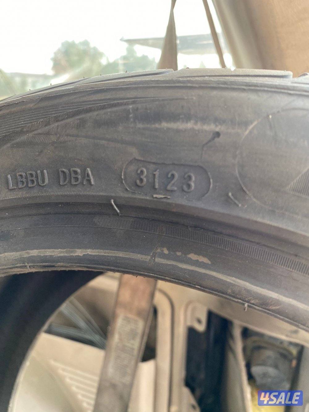 لبيع تواير جديدة عدد 3مقاس 18/40/2457