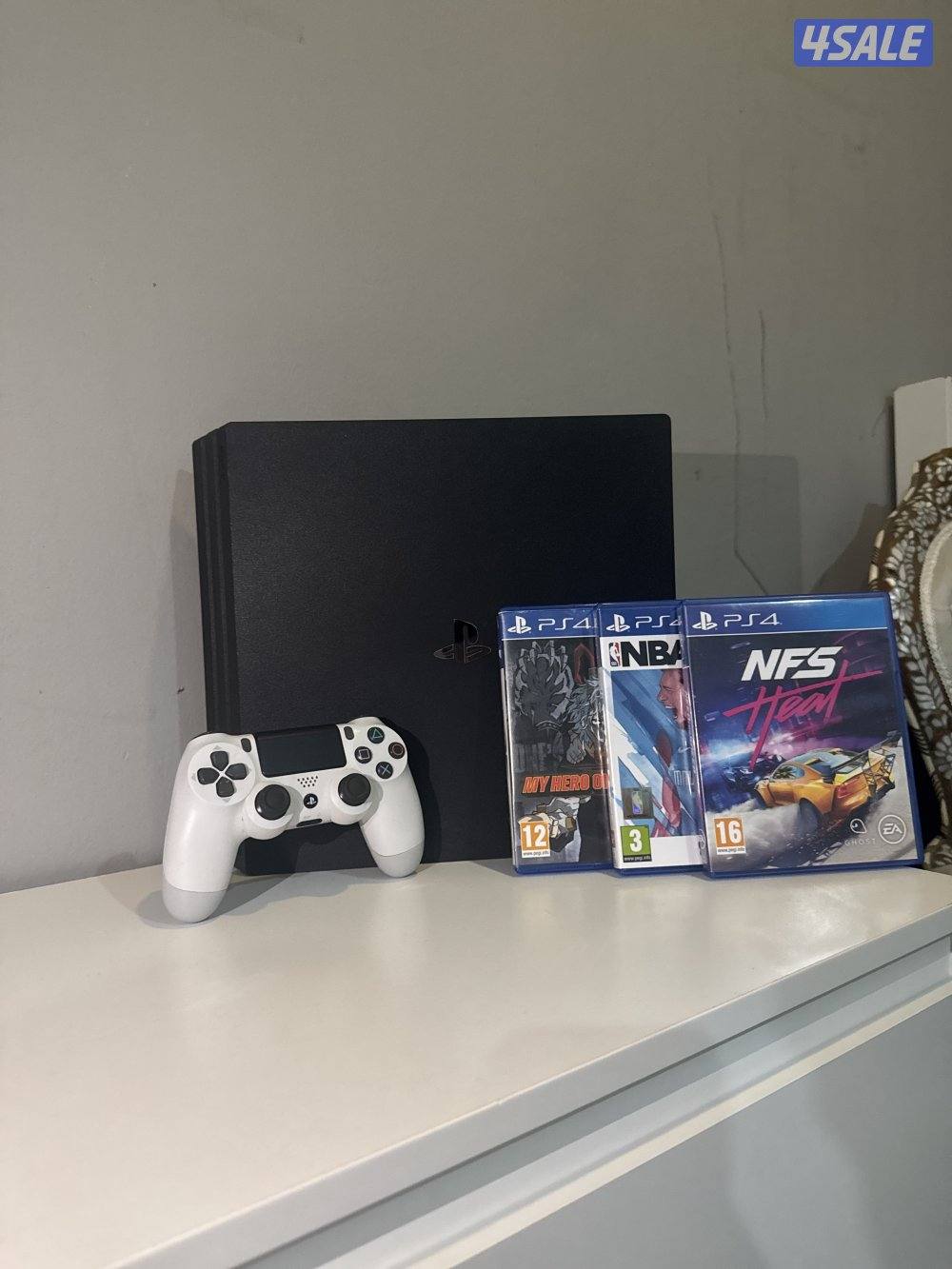 Ps4 pro with 3 cd1