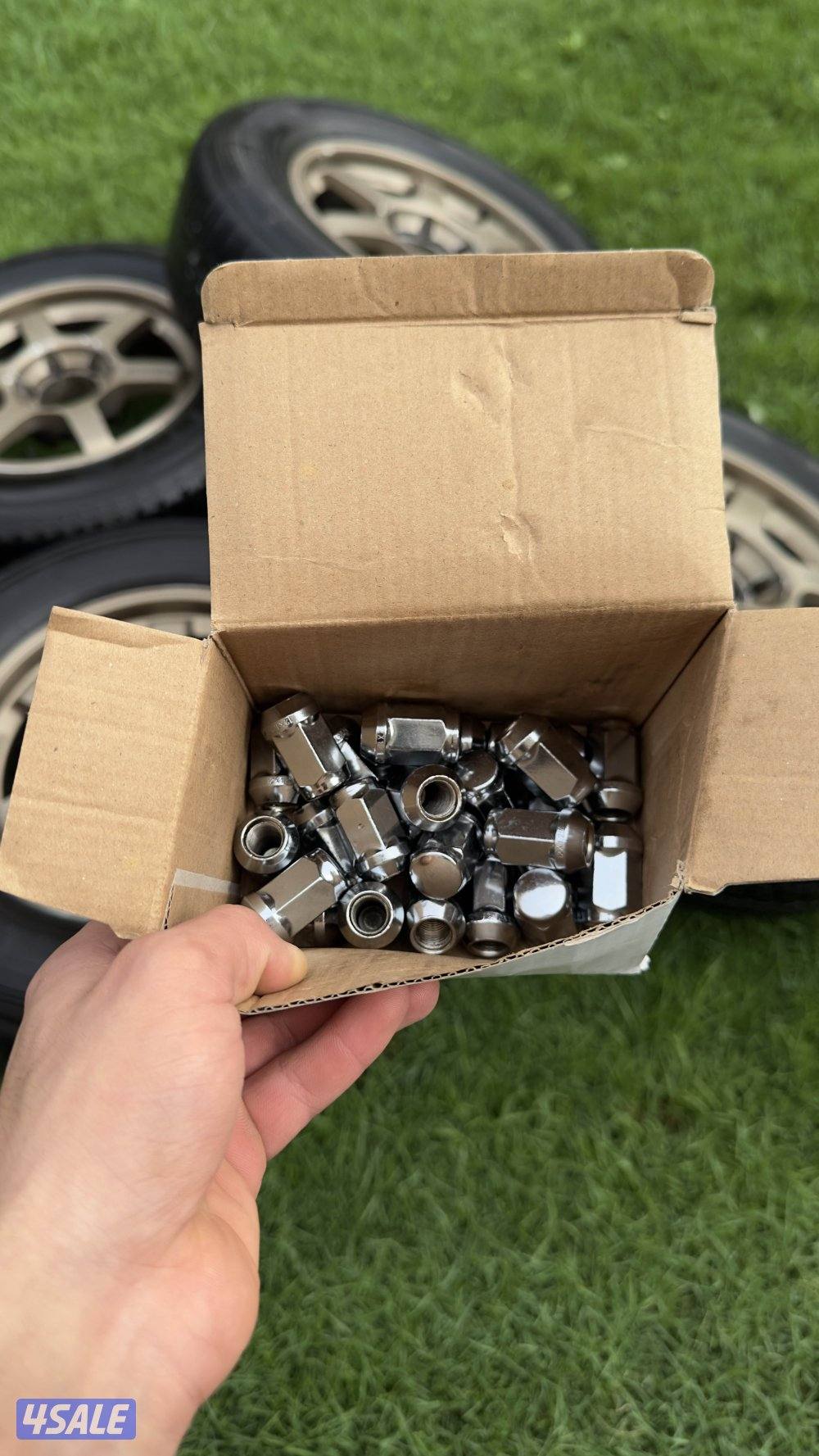 للبيع 4 رنقات ريسنق أصلية مع توايرهم4