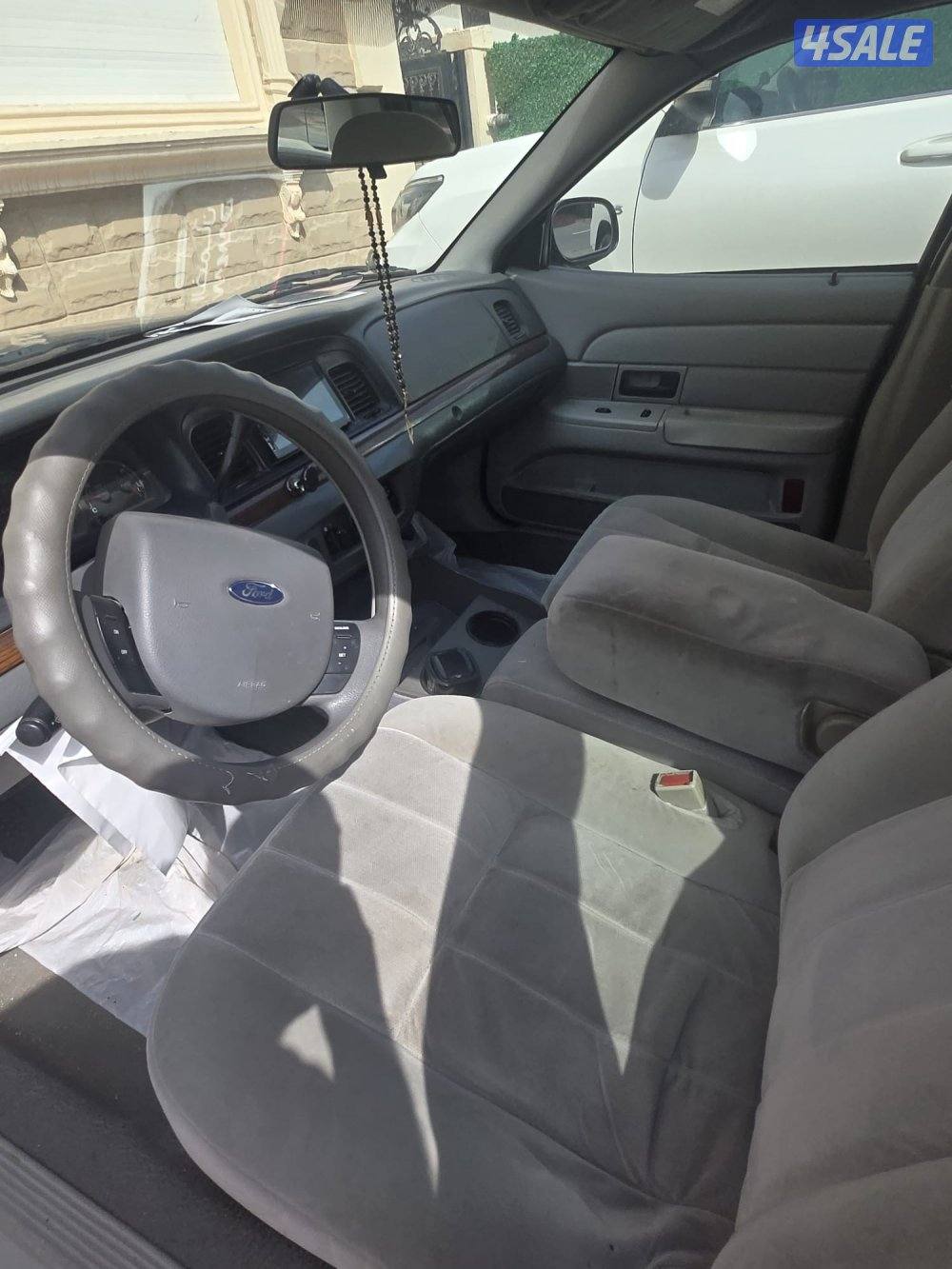 للبيع كراون فكتوريه4